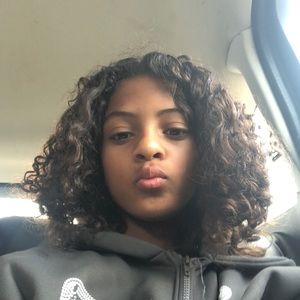 Meet your Posher, Camila